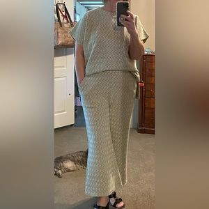 See and be seen textured set in black and cream